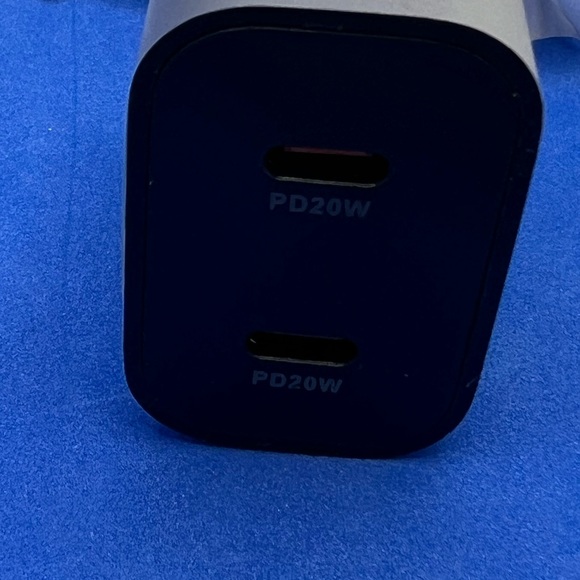 Charging Pad with Multiple jacks and block - Picture 7 of 11